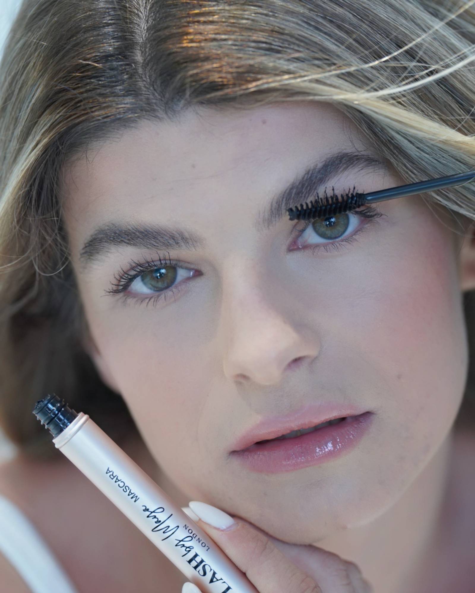 RÍMEL DE PESTAÑAS CON SÉRUM DE CRECIMIENTO